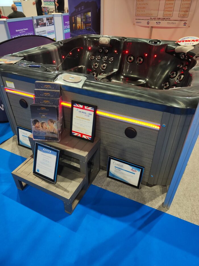 Cosmo+ 6 seat hot tub (Ex display - Showroom / Exhibition model) - Image 2