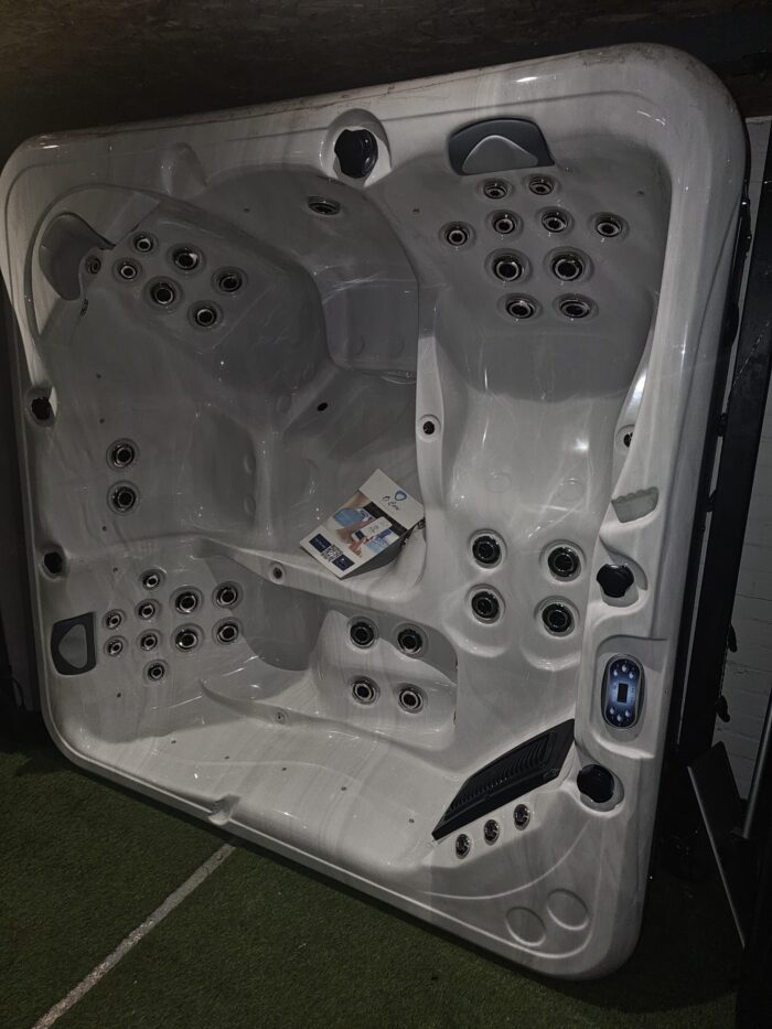 Maya+ 5 Seat Hot Tub (Ex Demo - Exhibition display) - Image 10