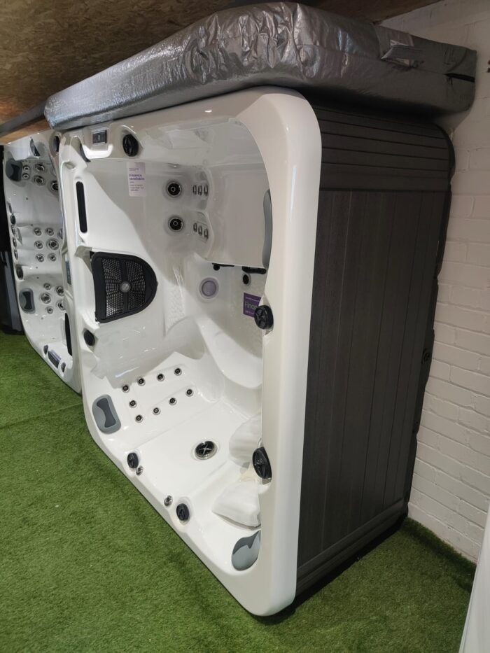 ATARA 5 Seat Hot Tub (Ex Demo - Showroom display) - Image 10