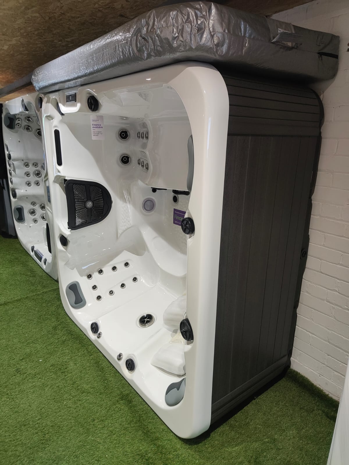 ATARA 5 Seat Hot Tub (Ex Demo - Showroom display) 10 ATARA 5 Seat Hot Tub (Ex Demo - Showroom display) - Image 10