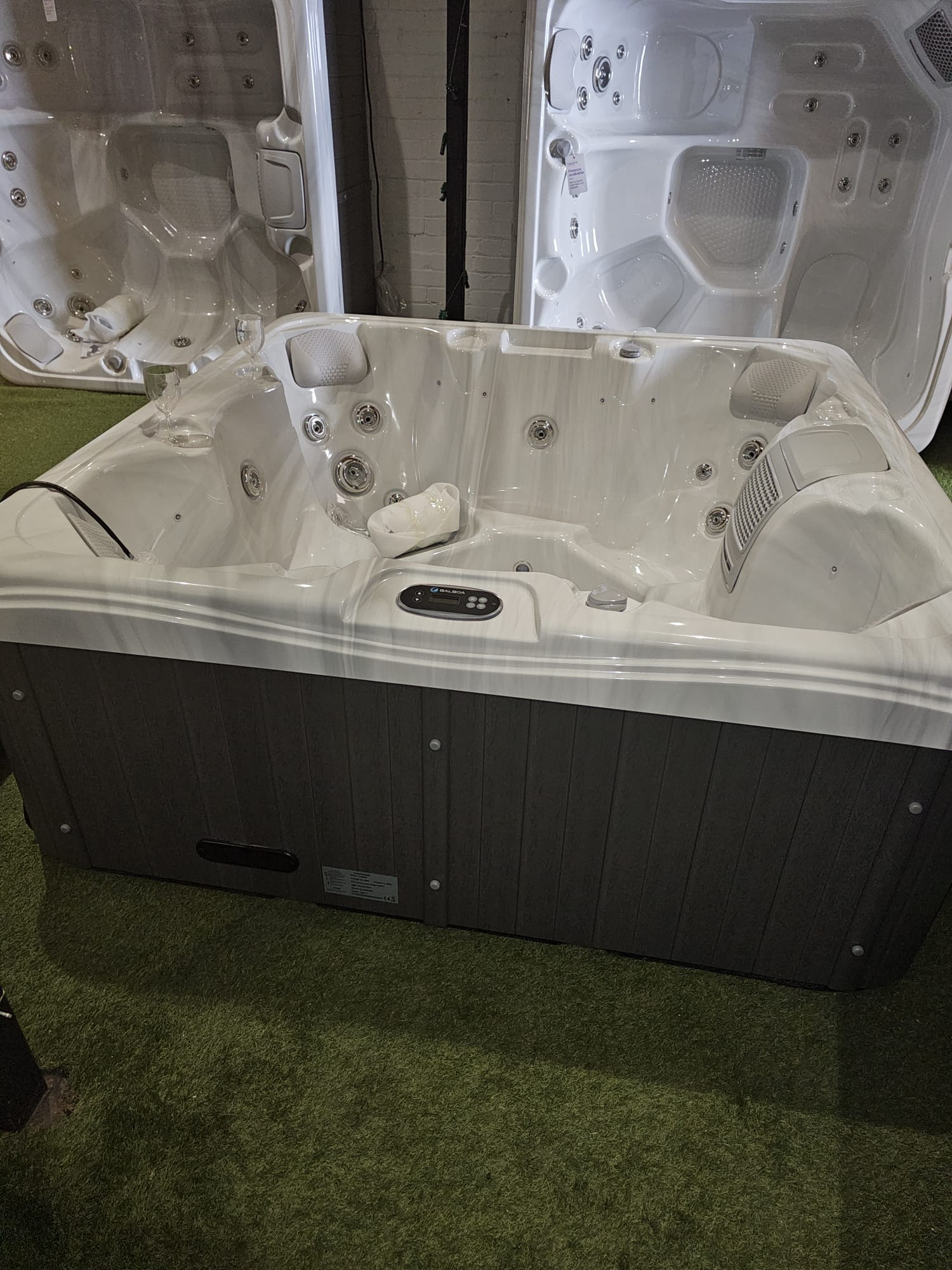 EX DEMO VALUE 7 HOT TUB 7 Seat 13amp / 32amp (Ex Demo - Showroom display) 2 EX DEMO VALUE 7 HOT TUB 7 Seat 13amp / 32amp (Ex Demo - Showroom display)