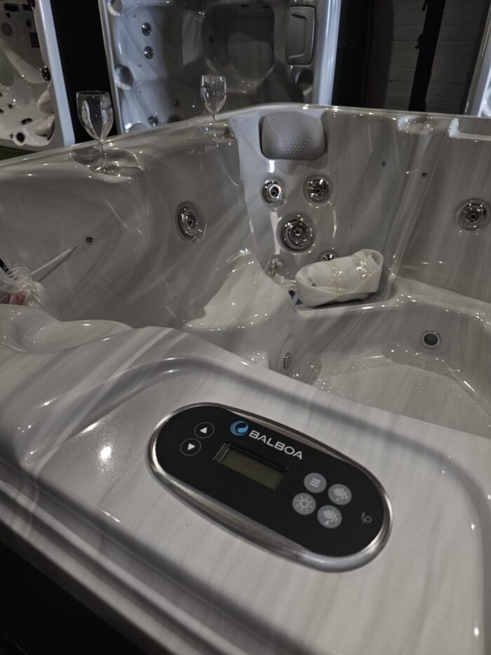 EX DEMO VALUE 7 HOT TUB 7 Seat 13amp / 32amp (Ex Demo - Showroom display) - Image 4
