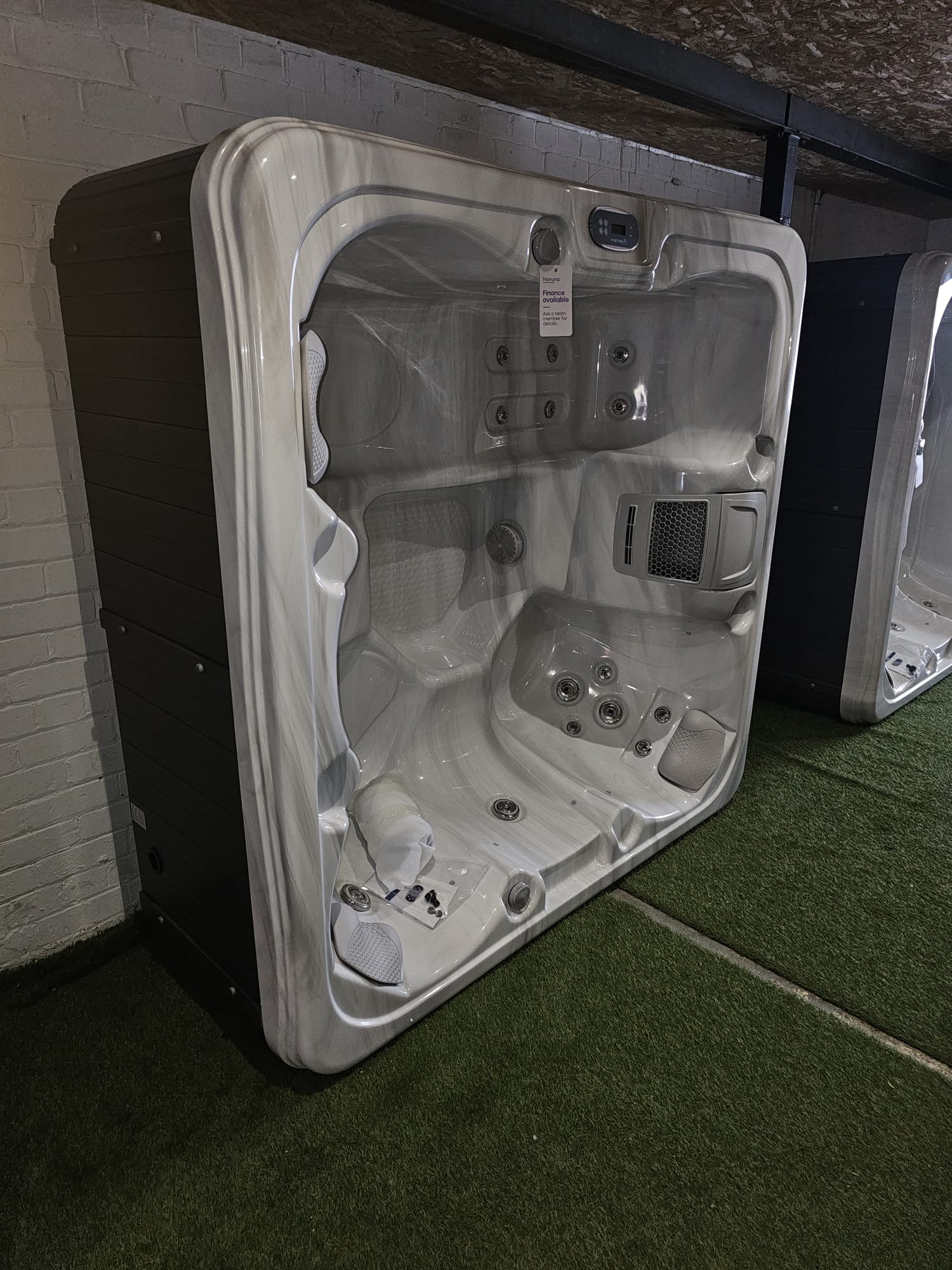 EX DEMO PALM SPAS VALUE 5 HOT TUB 5 SEAT WITH LOUNGER HOT TUB WITH BALBOA CONTROLS AND HEATER 2 EX DEMO PALM SPAS VALUE 5 HOT TUB 5 SEAT WITH LOUNGER HOT TUB WITH BALBOA CONTROLS AND HEATER - Image 2