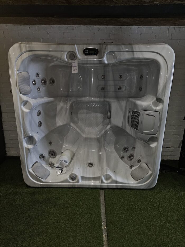 EX DEMO PALM SPAS VALUE 5 HOT TUB 5 SEAT WITH LOUNGER HOT TUB WITH BALBOA CONTROLS AND HEATER