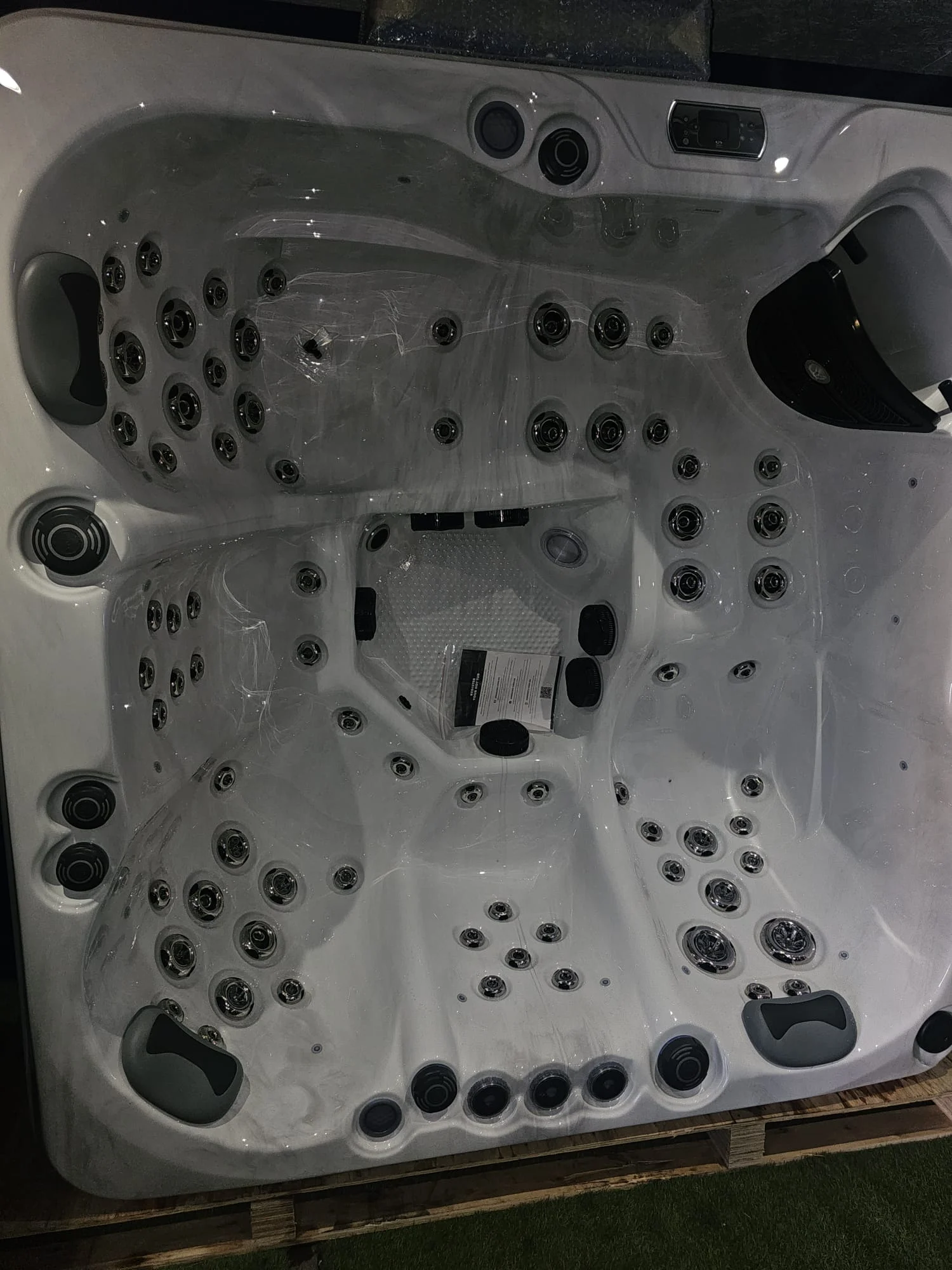 Ex Demo MAYA 5 Person with Twin Lounger Luxury Hot Tub CANADIAN GECKO (Showroom Display- AVAILABLE NOW!) 3 Ex Demo MAYA 5 Person with Twin Lounger Luxury Hot Tub CANADIAN GECKO (Showroom Display- AVAILABLE NOW!) - Image 3