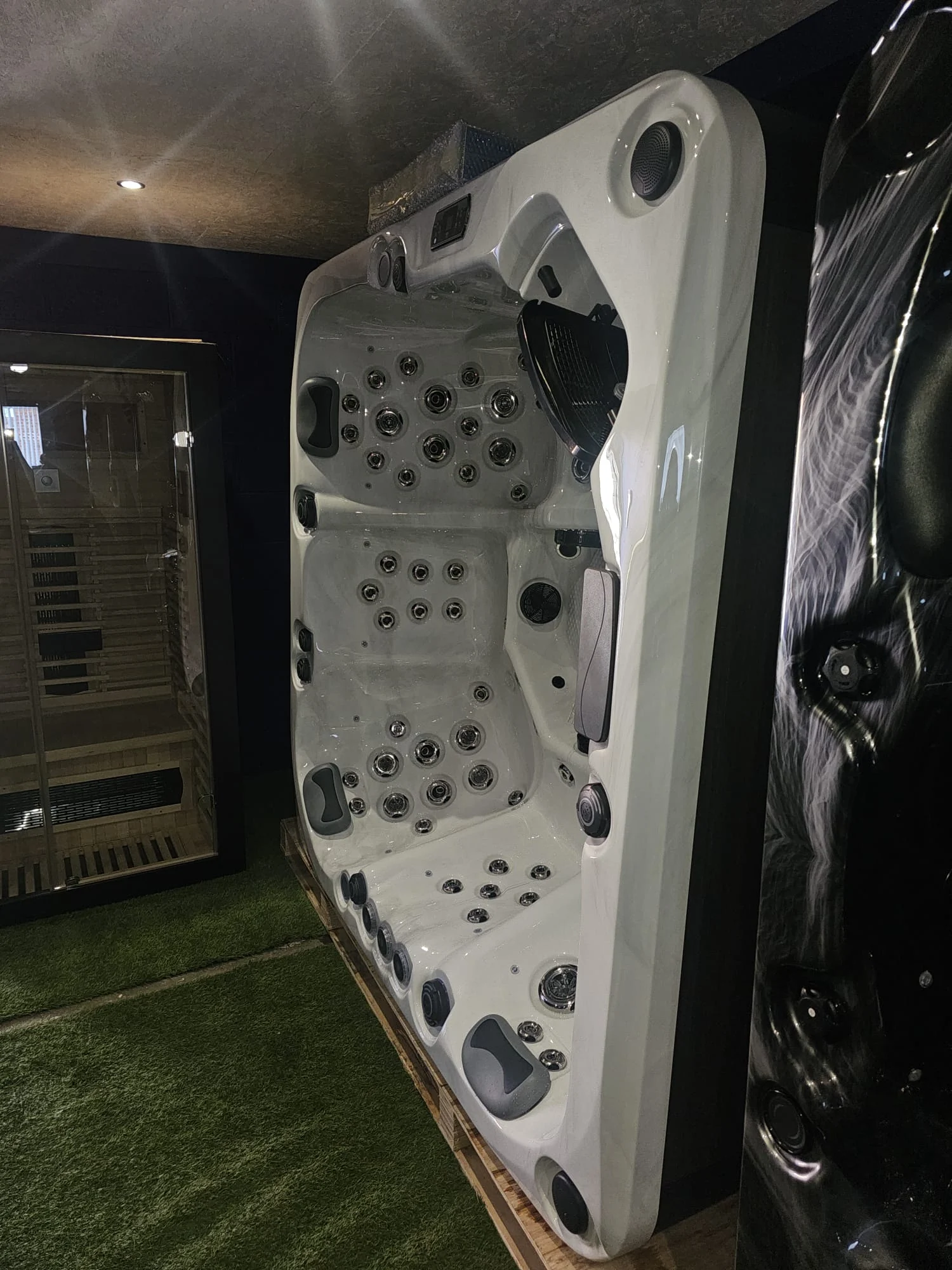 Ex Demo MAYA 5 Person with Twin Lounger Luxury Hot Tub CANADIAN GECKO (Showroom Display- AVAILABLE NOW!) 5 Ex Demo MAYA 5 Person with Twin Lounger Luxury Hot Tub CANADIAN GECKO (Showroom Display- AVAILABLE NOW!) - Image 5