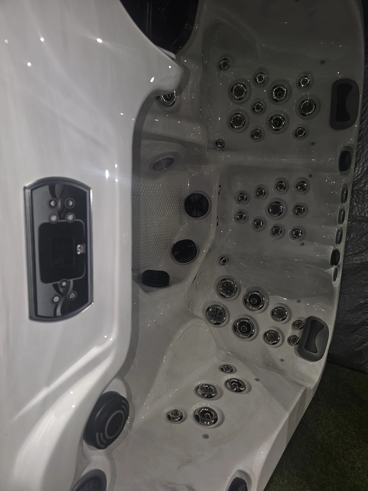 Ex Demo Cosmo 6 Person with Lounger Luxury Hot Tub (Showroom Display- AVAILABLE NOW!) 2 Ex Demo Cosmo 6 Person with Lounger Luxury Hot Tub (Showroom Display- AVAILABLE NOW!) - Image 2