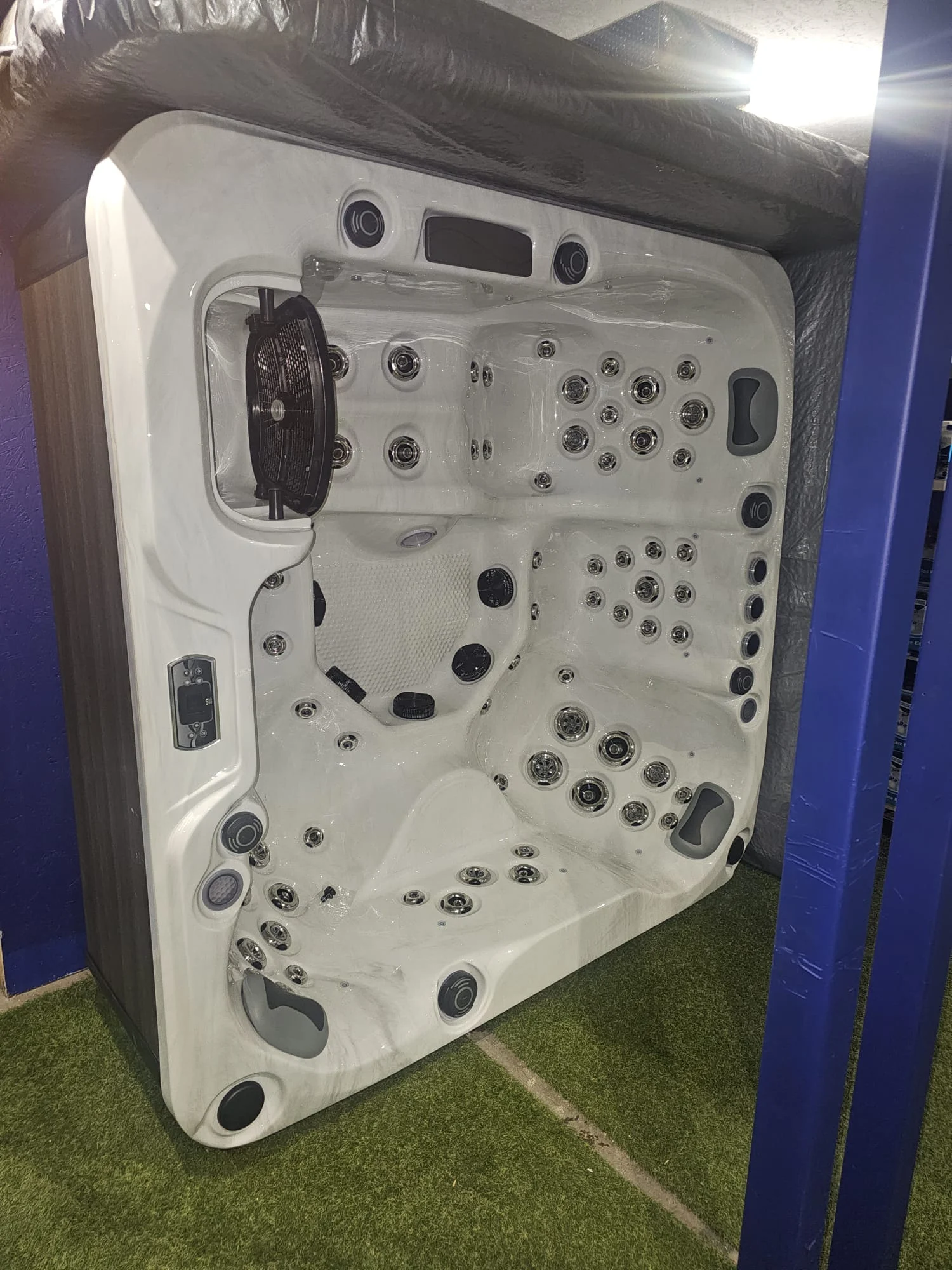 Ex Demo Cosmo 6 Person with Lounger Luxury Hot Tub (Showroom Display- AVAILABLE NOW!) 3 Ex Demo Cosmo 6 Person with Lounger Luxury Hot Tub (Showroom Display- AVAILABLE NOW!) - Image 3