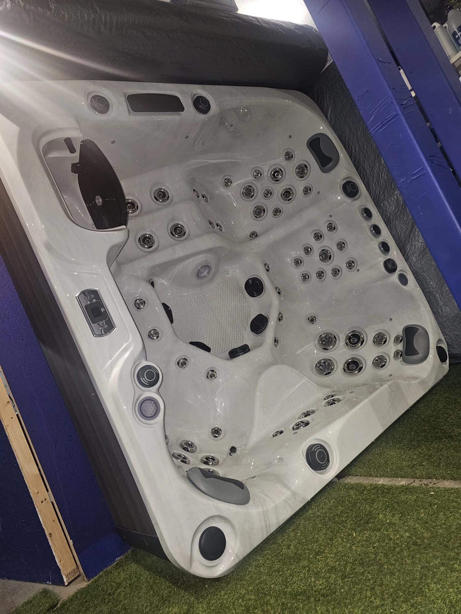 Ex Demo Cosmo 6 Person with Lounger Luxury Hot Tub (Showroom Display- AVAILABLE NOW!) 5 Ex Demo Cosmo 6 Person with Lounger Luxury Hot Tub (Showroom Display- AVAILABLE NOW!) - Image 5