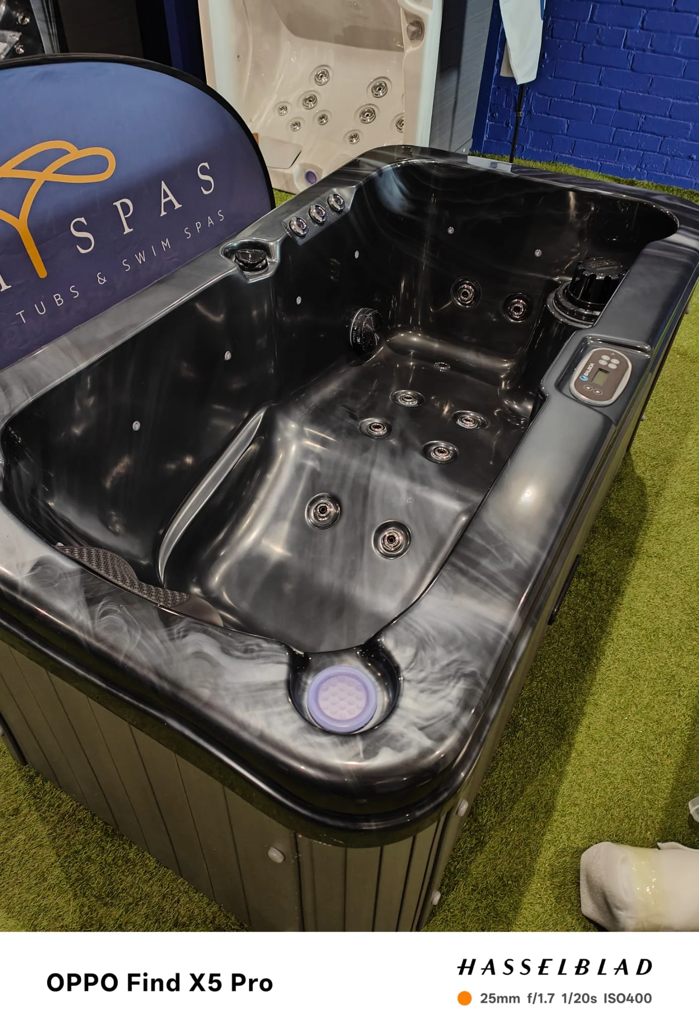 Palm Spas Value 1 SOLO Luxury Hot Tub 1 Lounger Seat – American Balboa Components (EX DEMO Showroom model - AVAILABLE NOW!) ( 4 Palm Spas Value 1 SOLO Luxury Hot Tub 1 Lounger Seat – American Balboa Components (EX DEMO Showroom model - AVAILABLE NOW!) ( - Image 4
