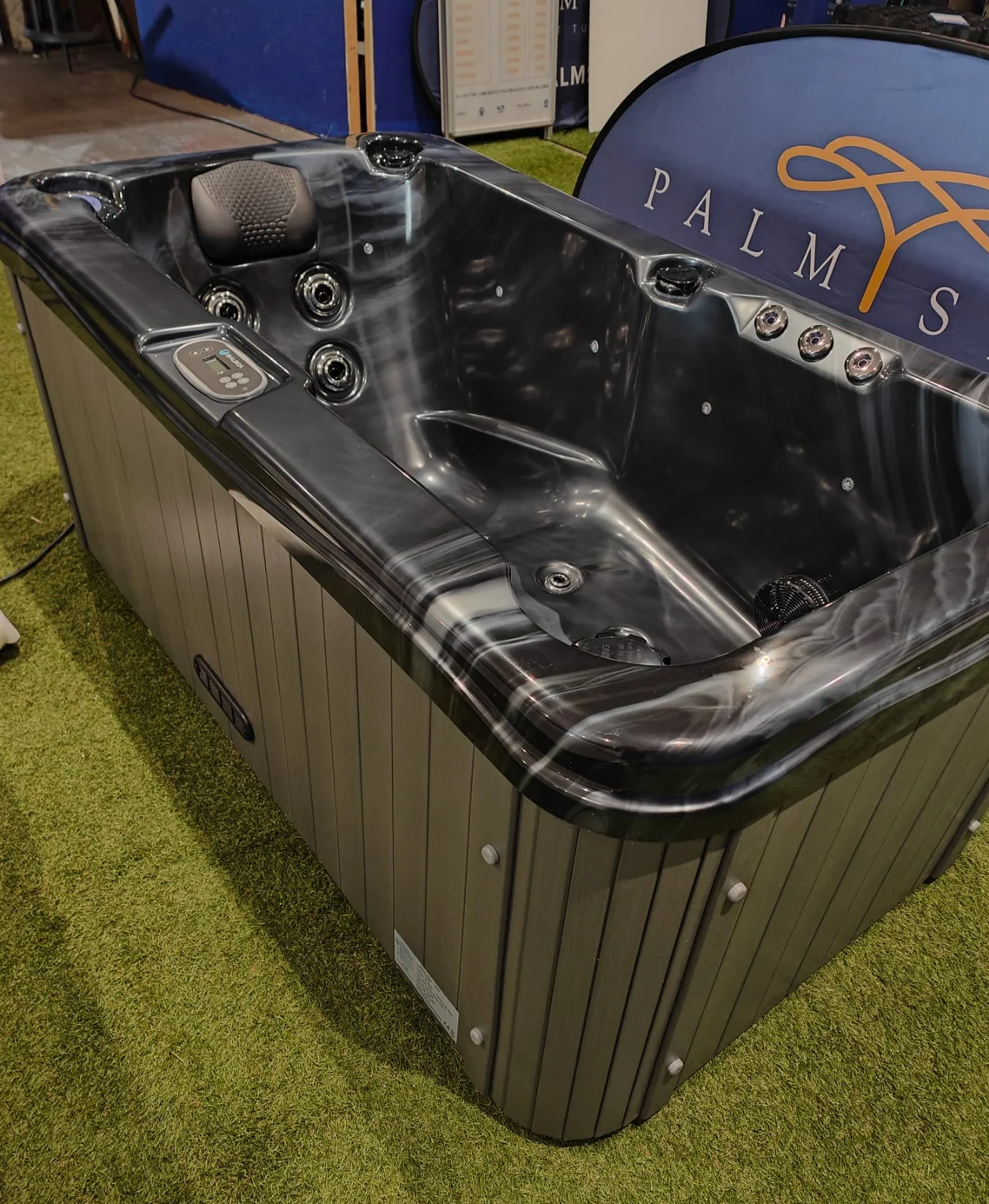 Palm Spas Value 1 SOLO Luxury Hot Tub 1 Lounger Seat – American Balboa Components (EX DEMO Showroom model - AVAILABLE NOW!) ( 2 Palm Spas Value 1 SOLO Luxury Hot Tub 1 Lounger Seat – American Balboa Components (EX DEMO Showroom model - AVAILABLE NOW!) ( - Image 2
