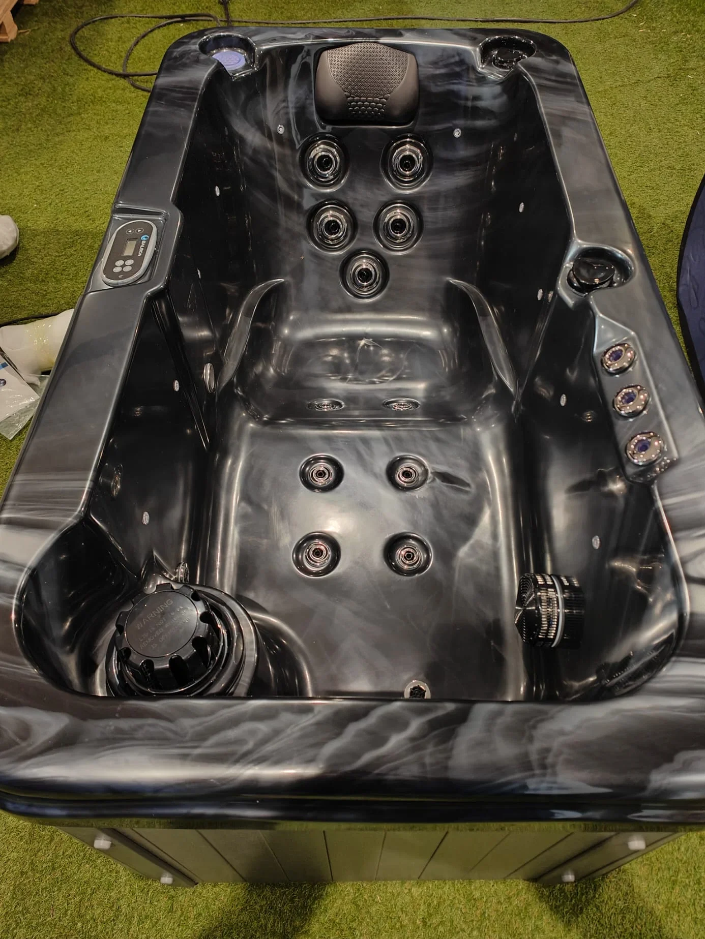 Palm Spas Value 1 SOLO Luxury Hot Tub 1 Lounger Seat – American Balboa Components (EX DEMO Showroom model - AVAILABLE NOW!) ( 1 Palm Spas Value 1 SOLO Luxury Hot Tub 1 Lounger Seat – American Balboa Components (EX DEMO Showroom model - AVAILABLE NOW!) (